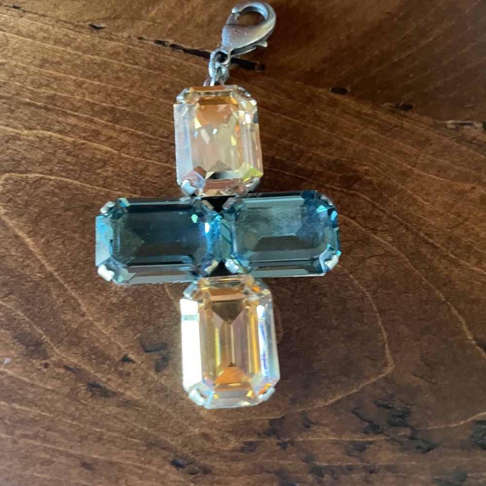 Sabika Cross Pendant